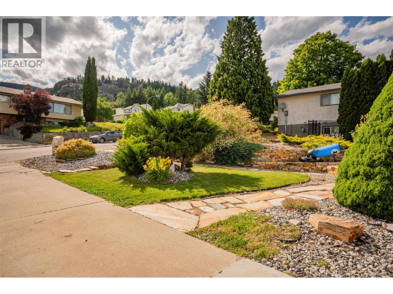 3421 Southridge Drive, Castlegar, British Columbia  V1N 3X7 - Photo 13 - 10384253