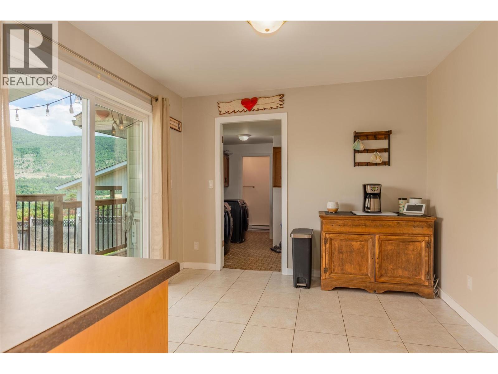 3421 Southridge Drive, Castlegar, British Columbia  V1N 3X7 - Photo 31 - 10384253