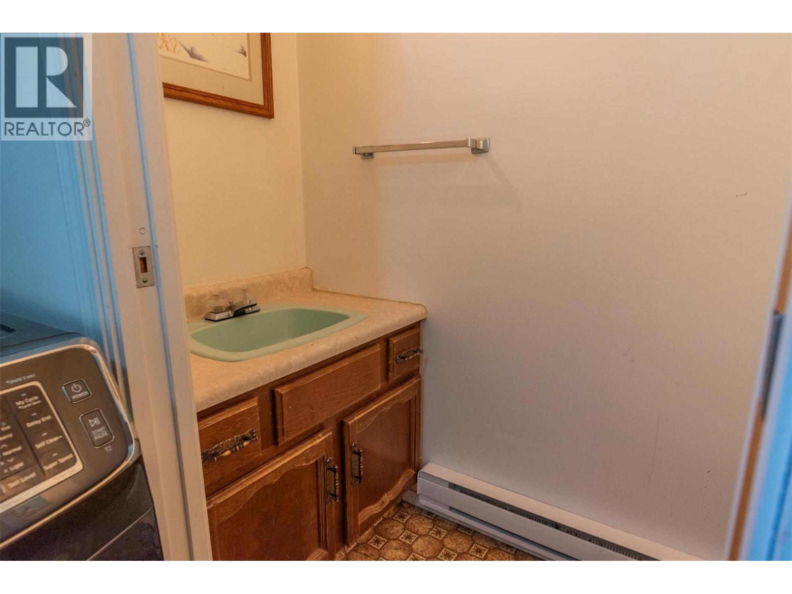 3421 Southridge Drive, Castlegar, British Columbia  V1N 3X7 - Photo 33 - 10384253