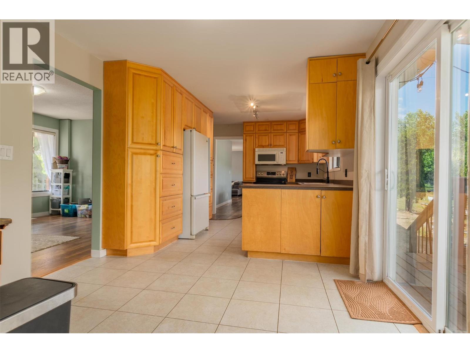 3421 Southridge Drive, Castlegar, British Columbia  V1N 3X7 - Photo 35 - 10384253