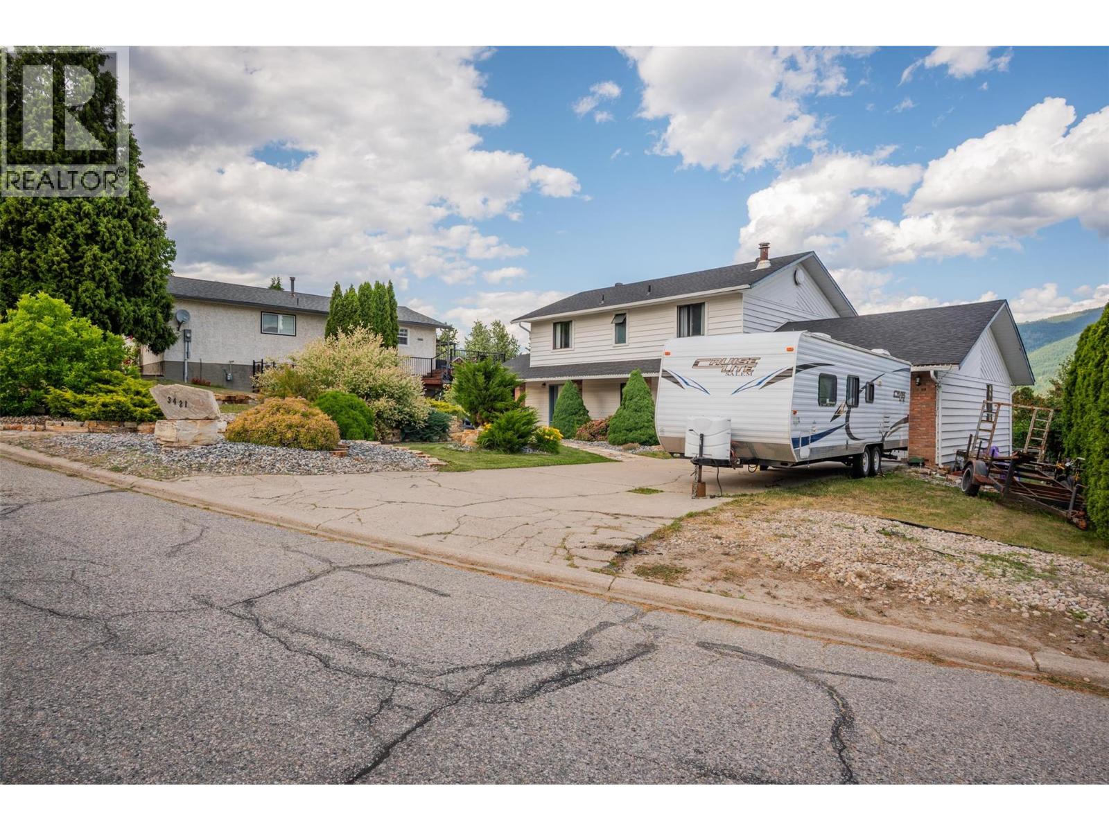 3421 Southridge Drive, Castlegar, British Columbia  V1N 3X7 - Photo 6 - 10384253