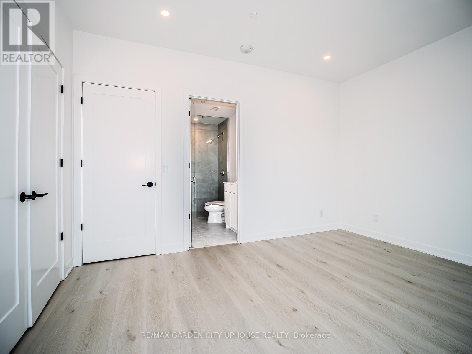 910 - 57 Carlisle Street, St. Catharines, Ontario  L2R 7N6 - Photo 8 - X12881124