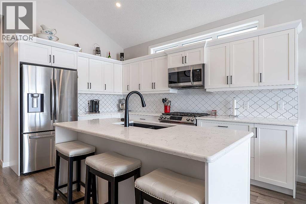 511 Kingsmere Way SE, Airdrie, Alberta  T4A 0X9 - Photo 2 - A2303046