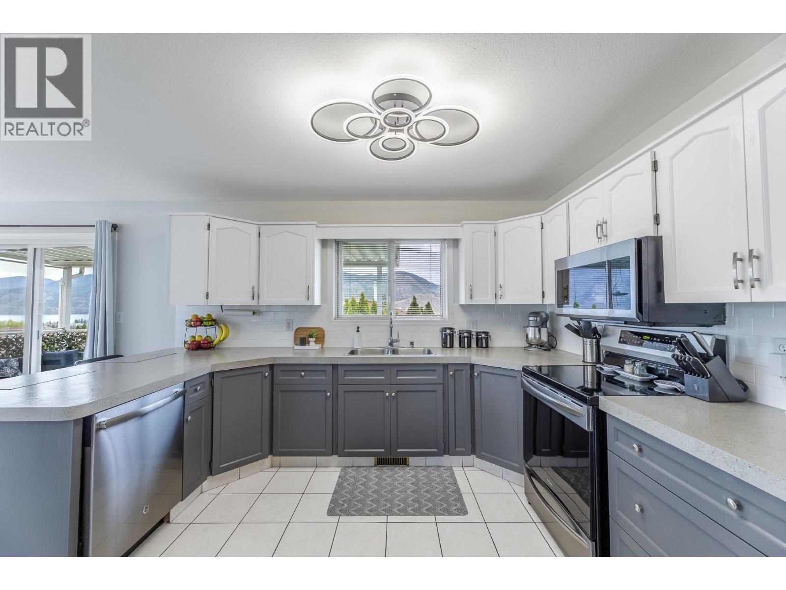 198 Laird Place, Penticton, British Columbia  V2A 8H1 - Photo 6 - 10384787