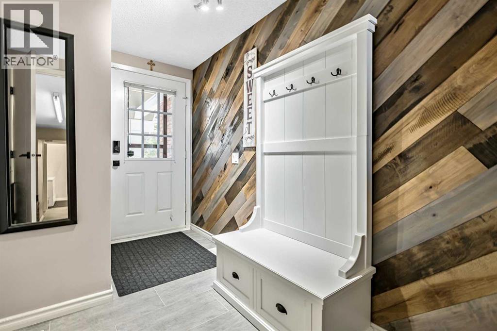 139 Woodglen Grove Sw, Calgary, Alberta  T2W 4J9 - Photo 2 - A2304210