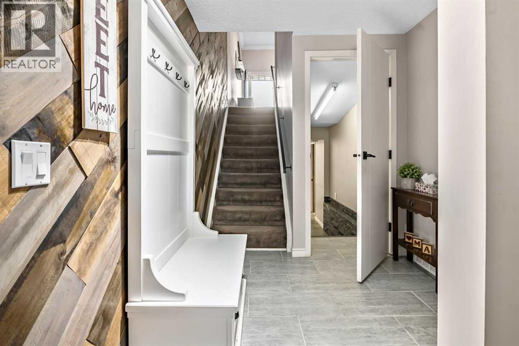 139 Woodglen Grove Sw, Calgary, Alberta  T2W 4J9 - Photo 3 - A2304210