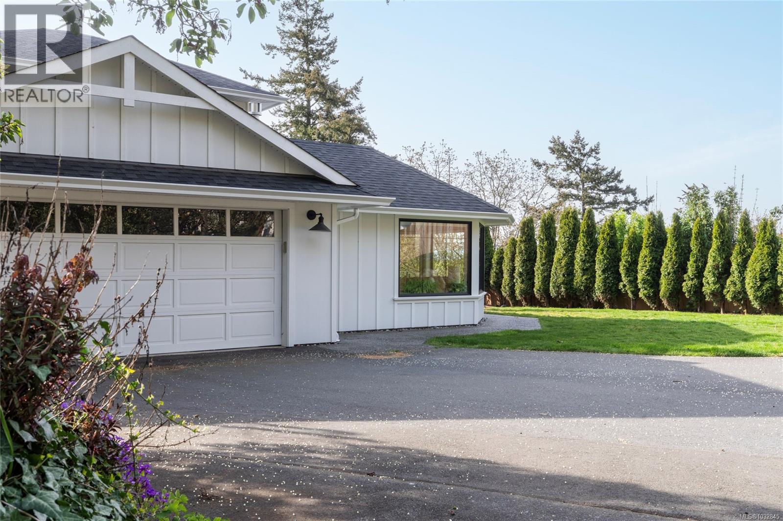 77 View Royal Ave, View Royal, British Columbia  V9B 1A6 - Photo 3 - 1032845