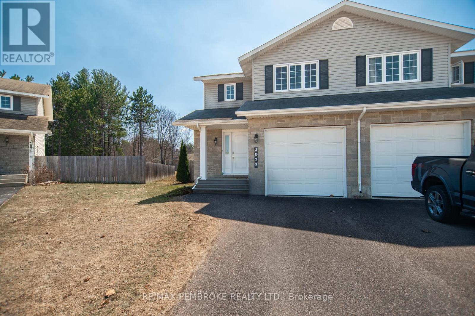 2073 SANDSTONE CRESCENT, Petawawa, Ontario