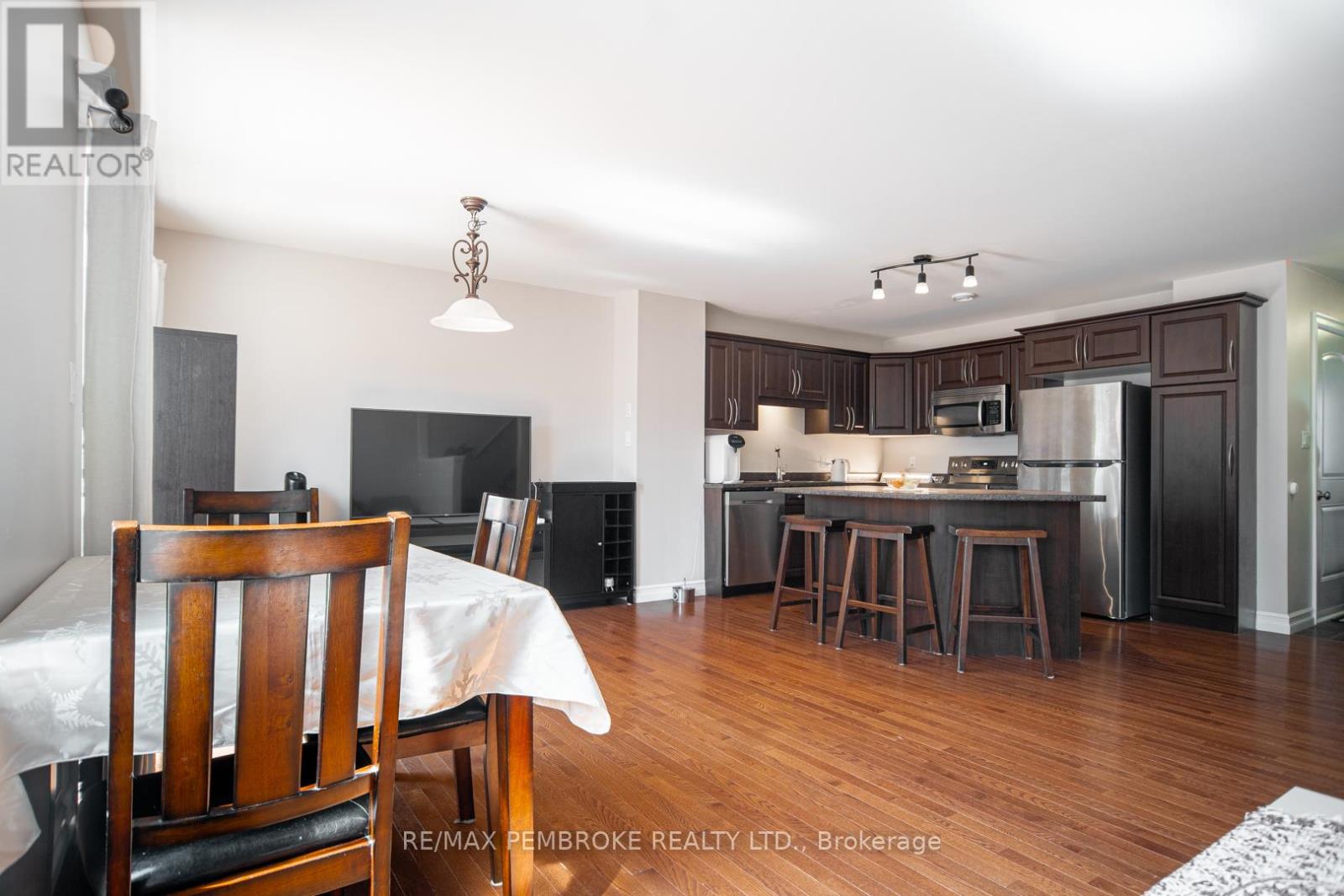 2073 Sandstone Crescent, Petawawa, Ontario  K8H 0B2 - Photo 11 - X13042728