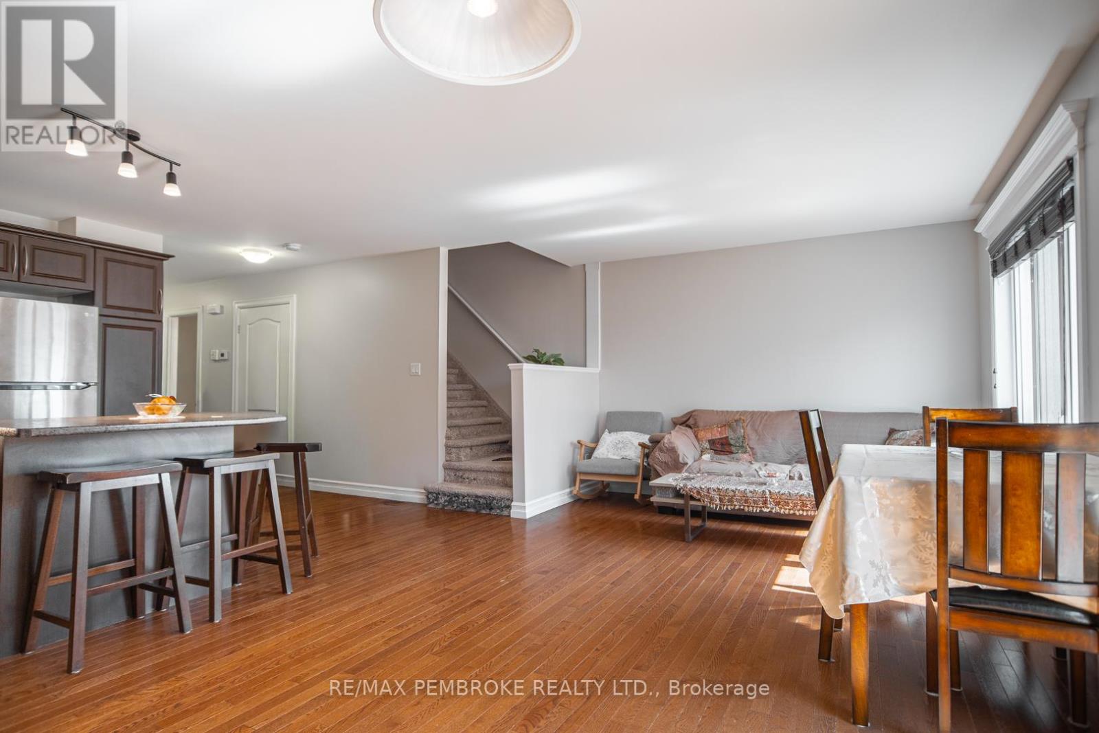 2073 Sandstone Crescent, Petawawa, Ontario  K8H 0B2 - Photo 12 - X13042728