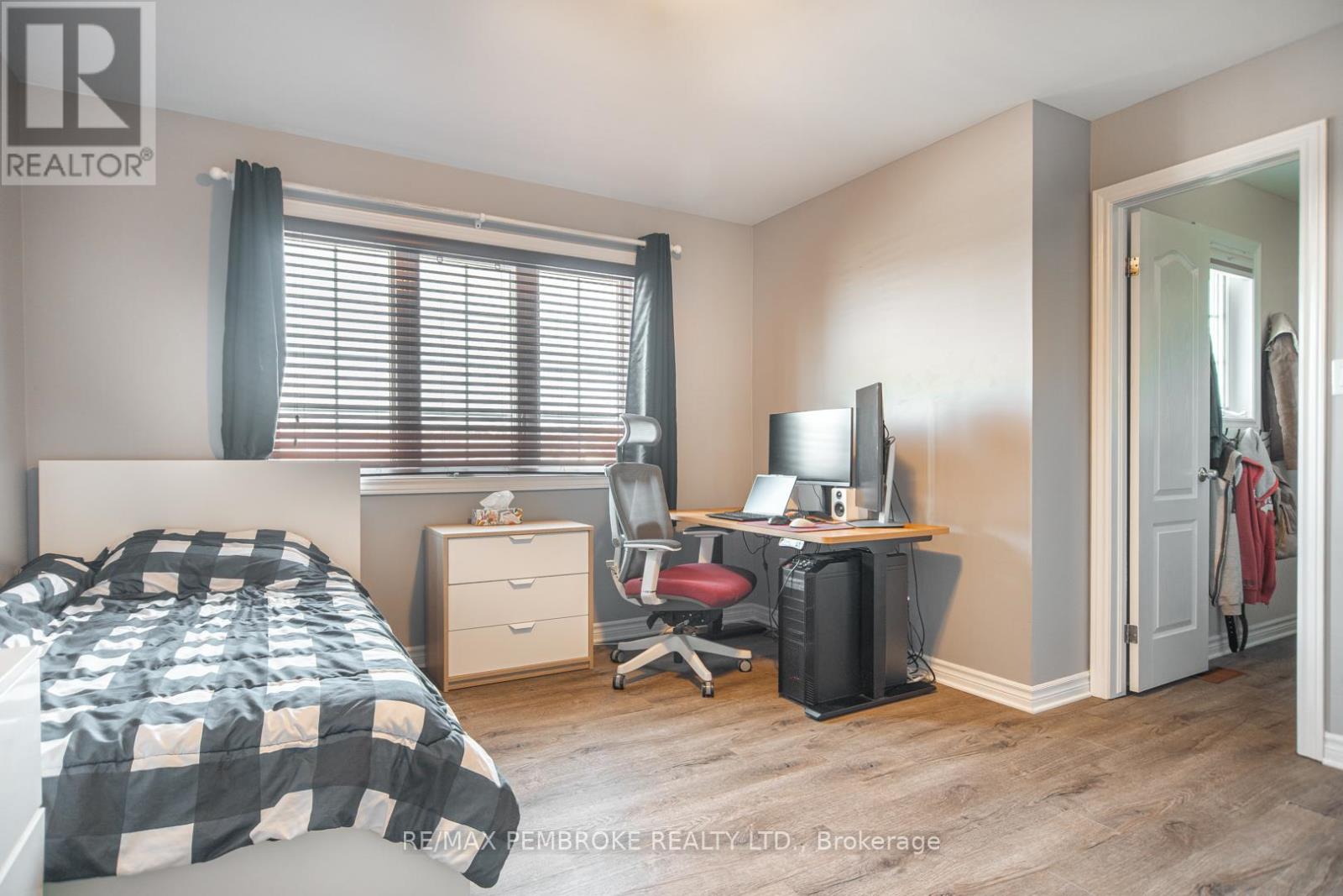 2073 Sandstone Crescent, Petawawa, Ontario  K8H 0B2 - Photo 14 - X13042728