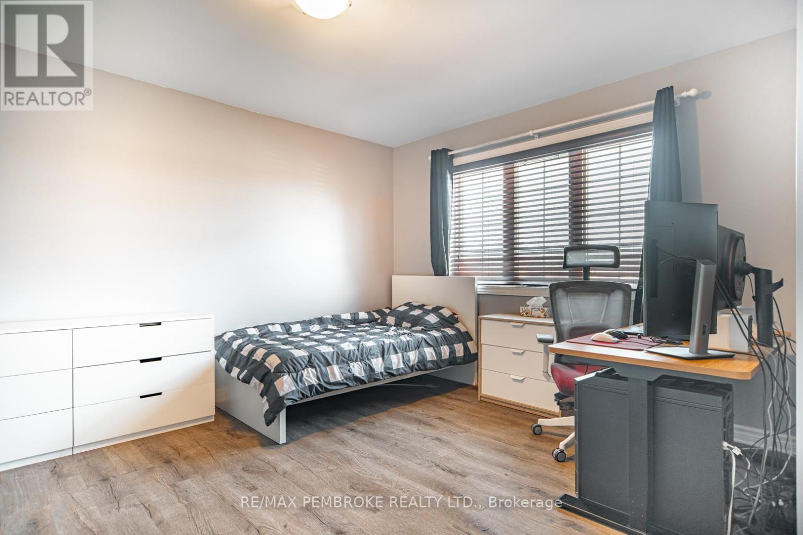 2073 Sandstone Crescent, Petawawa, Ontario  K8H 0B2 - Photo 15 - X13042728