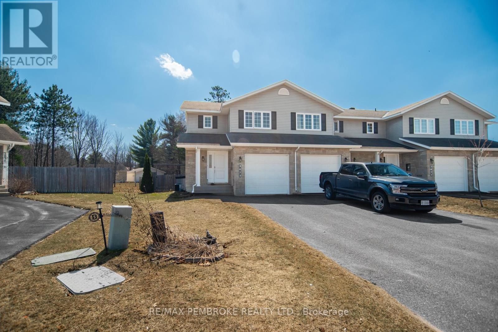 2073 Sandstone Crescent, Petawawa, Ontario  K8H 0B2 - Photo 2 - X13042728