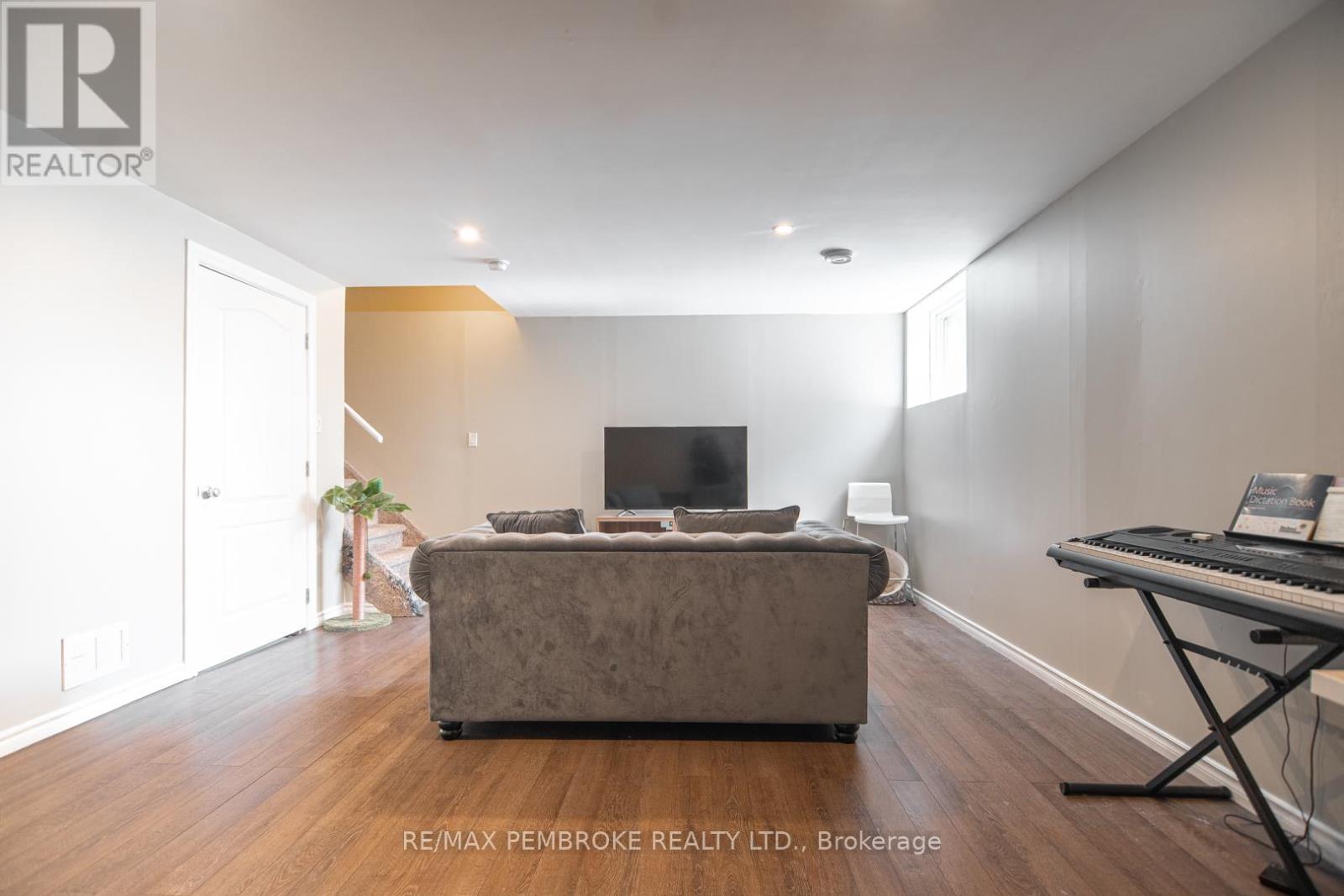 2073 Sandstone Crescent, Petawawa, Ontario  K8H 0B2 - Photo 28 - X13042728