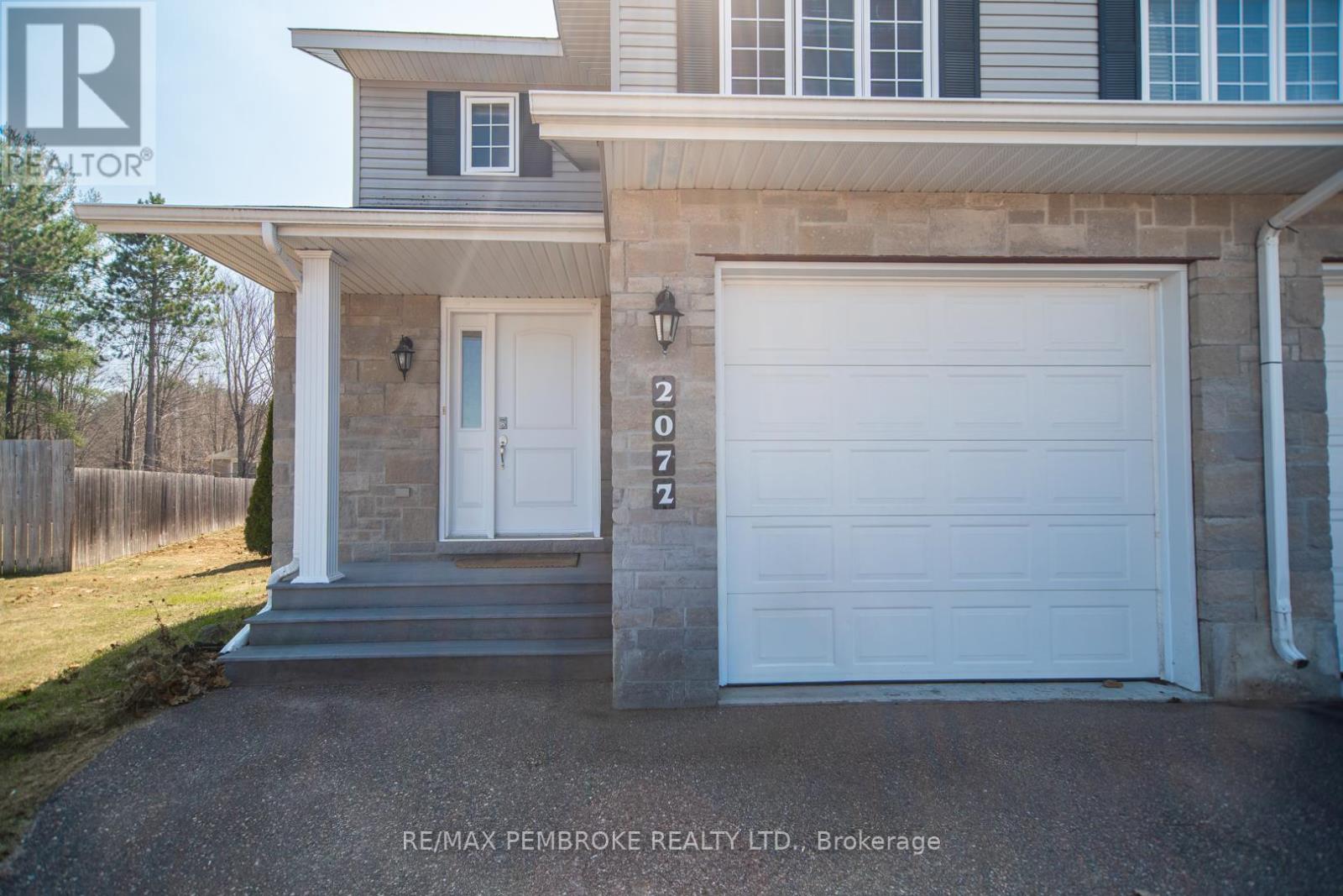 2073 Sandstone Crescent, Petawawa, Ontario  K8H 0B2 - Photo 3 - X13042728