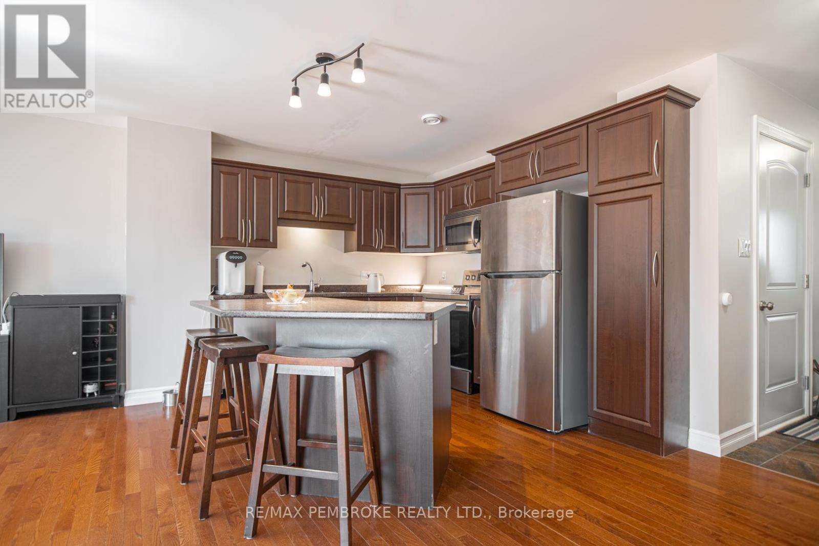 2073 Sandstone Crescent, Petawawa, Ontario  K8H 0B2 - Photo 7 - X13042728