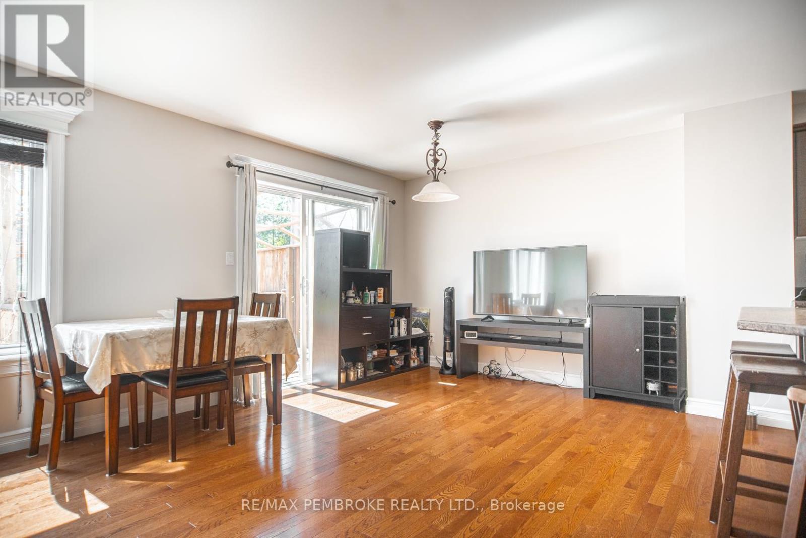 2073 Sandstone Crescent, Petawawa, Ontario  K8H 0B2 - Photo 8 - X13042728