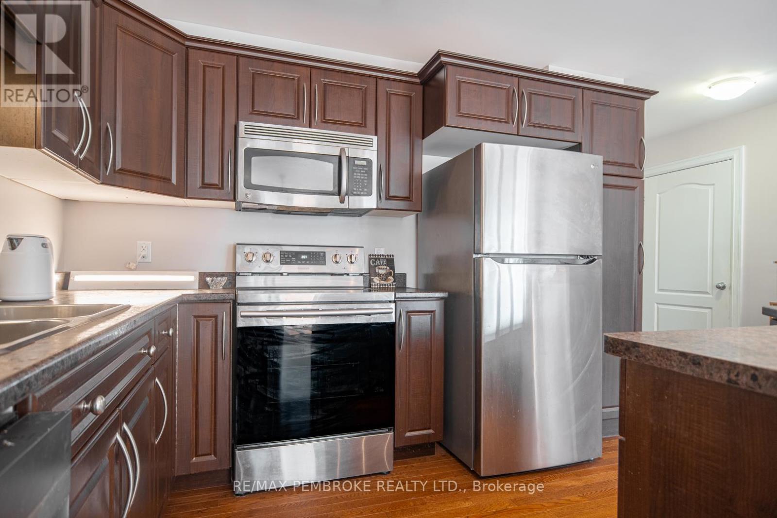 2073 Sandstone Crescent, Petawawa, Ontario  K8H 0B2 - Photo 9 - X13042728