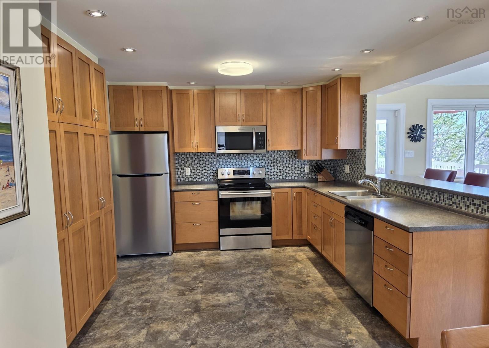 3 Beech Street, Bedford, Nova Scotia  B4A 1T1 - Photo 4 - 202608594