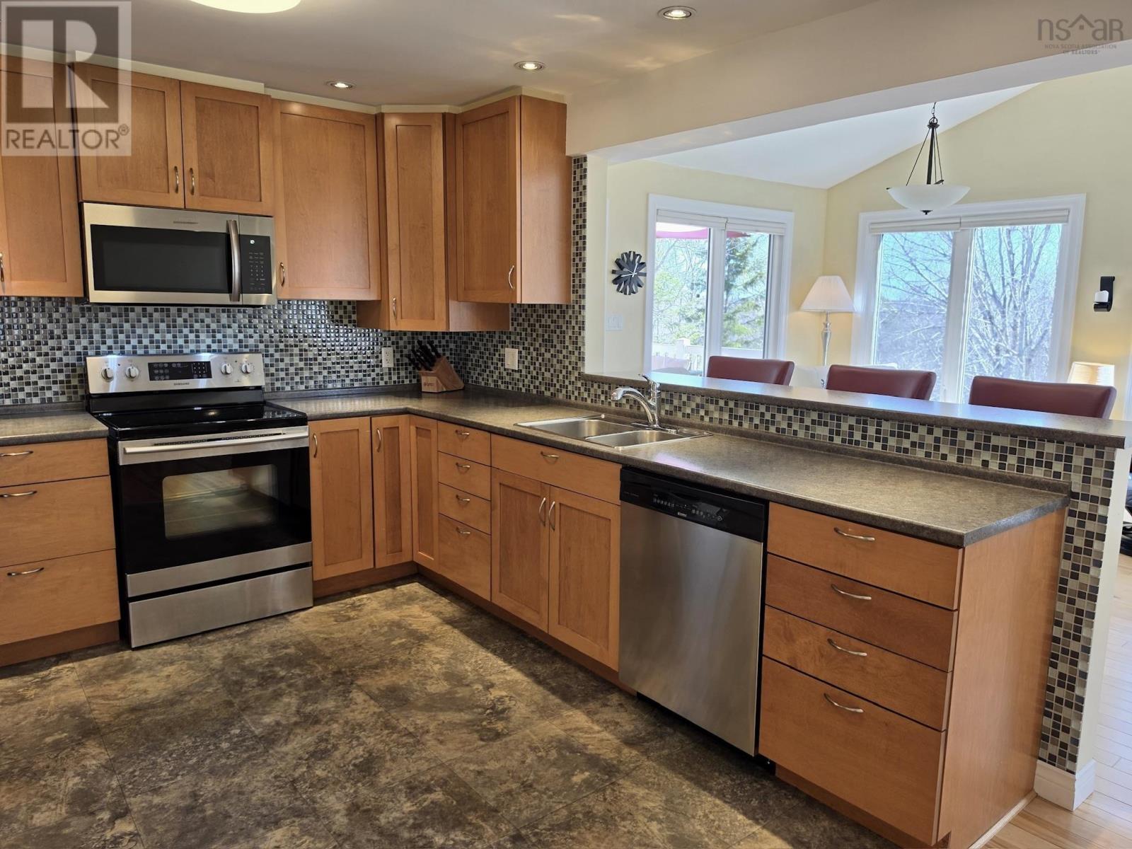 3 Beech Street, Bedford, Nova Scotia  B4A 1T1 - Photo 5 - 202608594