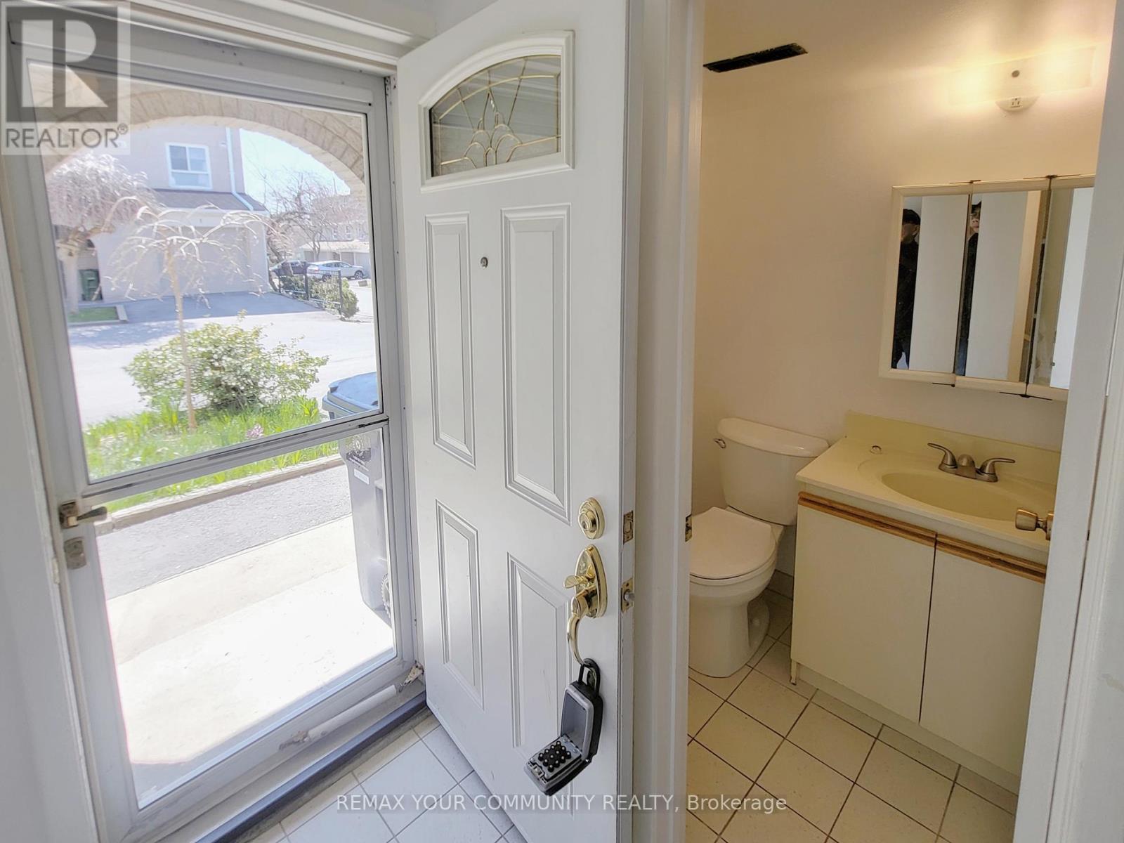 1 - 79 Rameau Drive, Toronto, Ontario  M2H 1T6 - Photo 4 - C13042608