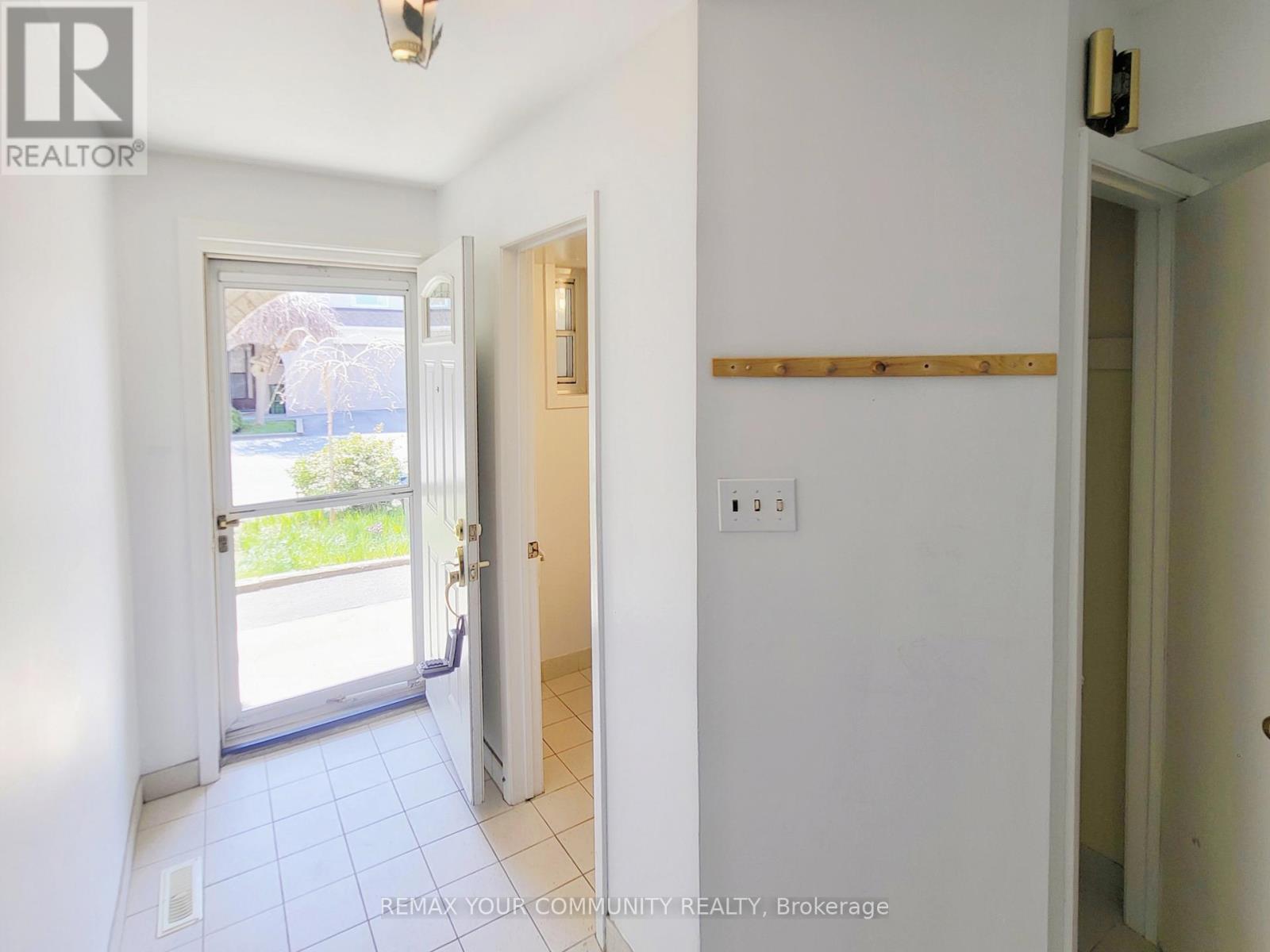 1 - 79 Rameau Drive, Toronto, Ontario  M2H 1T6 - Photo 5 - C13042608