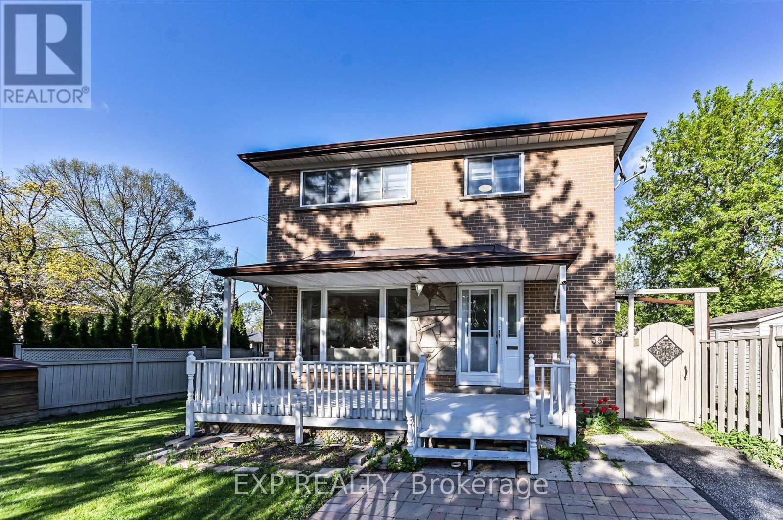 38 Logandale Road, Toronto, Ontario  M2N 4H4 - Photo 4 - C13042684