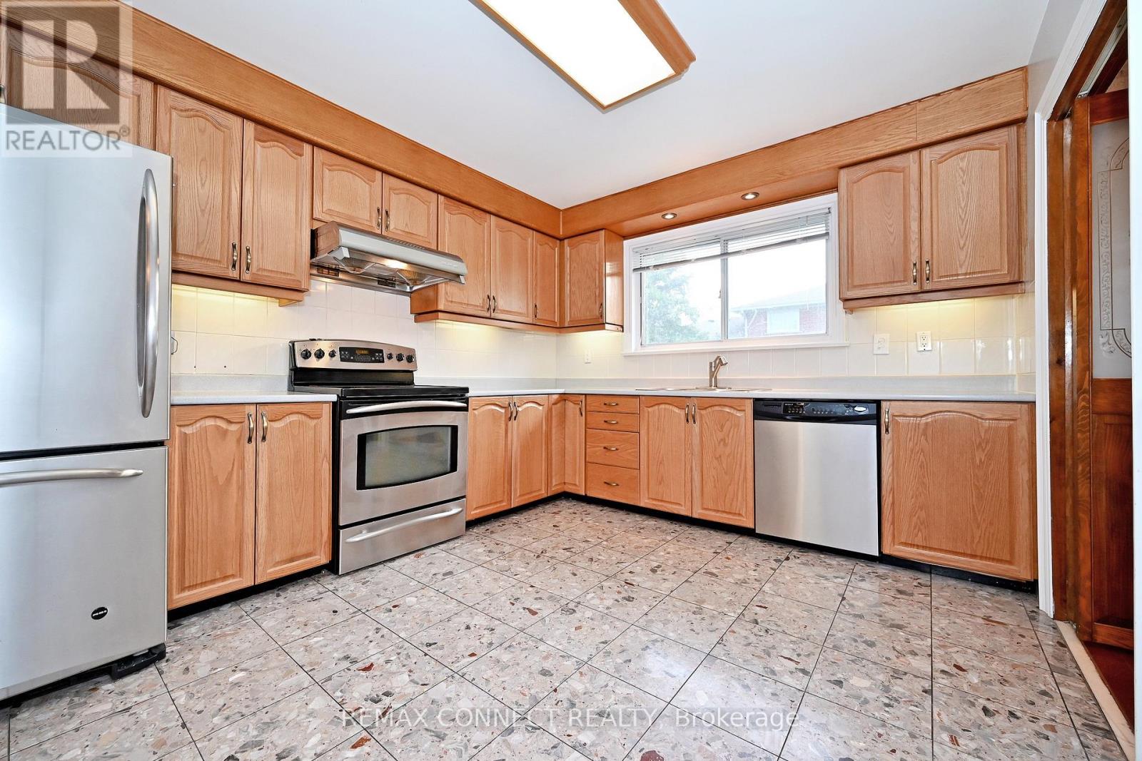 60 Brian Drive, Toronto, Ontario  M2J 3Y3 - Photo 9 - C13042718