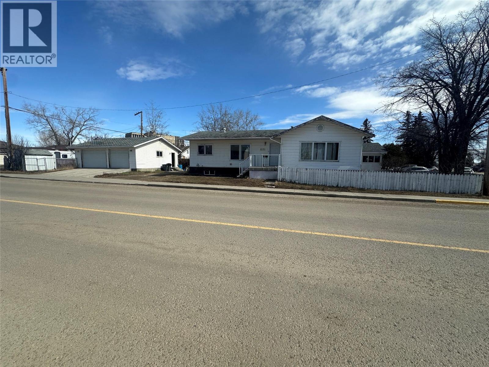 1232 105 Avenue, Dawson Creek, British Columbia