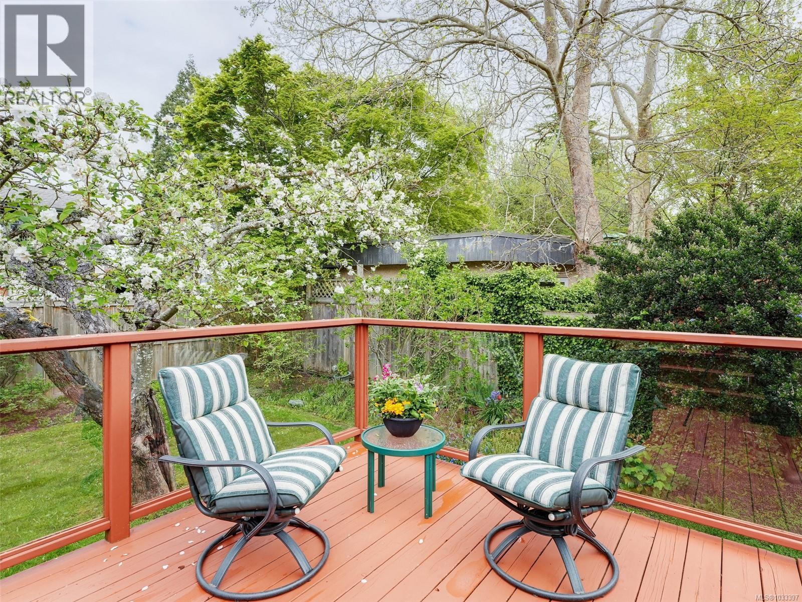 3904 Lexington Ave, Saanich, British Columbia  V8N 5K7 - Photo 24 - 1033397