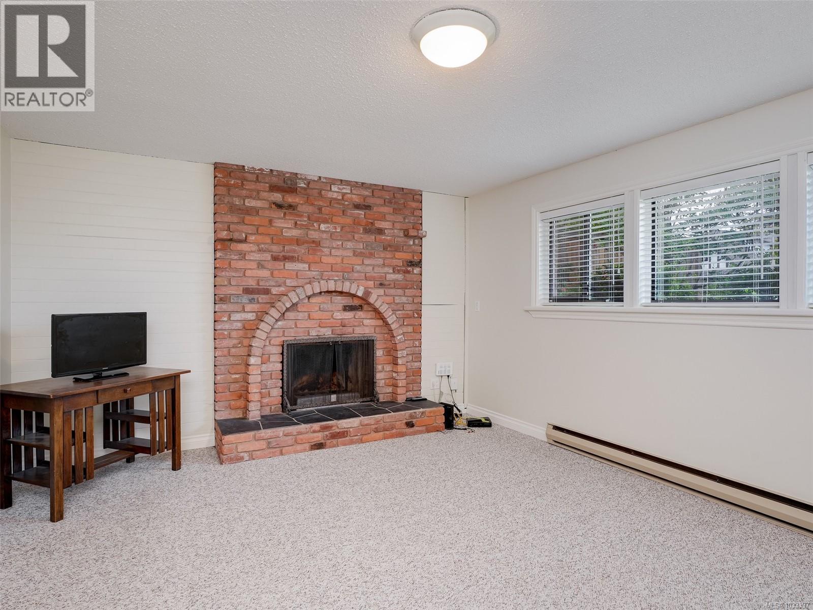 3904 Lexington Ave, Saanich, British Columbia  V8N 5K7 - Photo 18 - 1033397