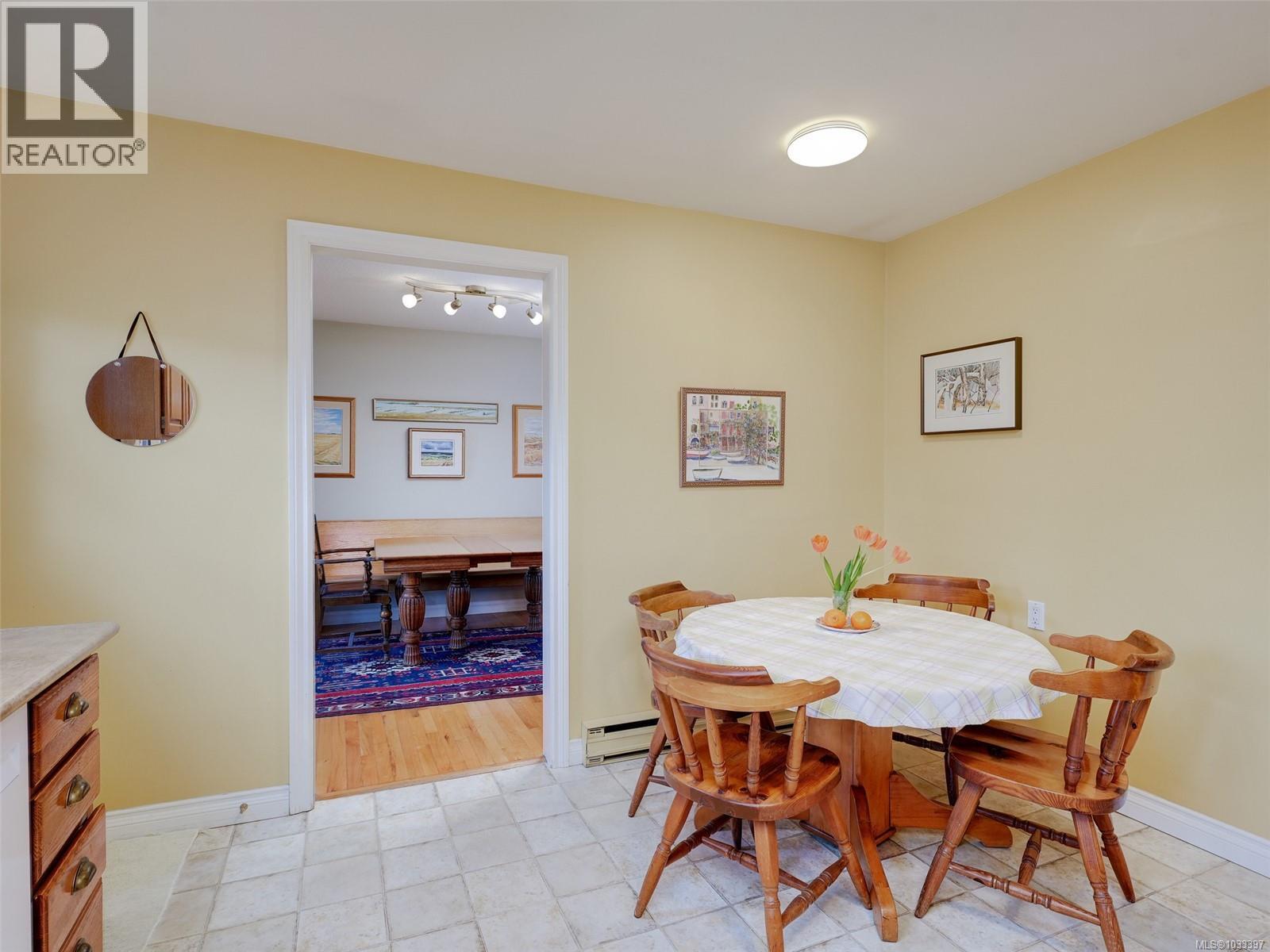 3904 Lexington Ave, Saanich, British Columbia  V8N 5K7 - Photo 8 - 1033397