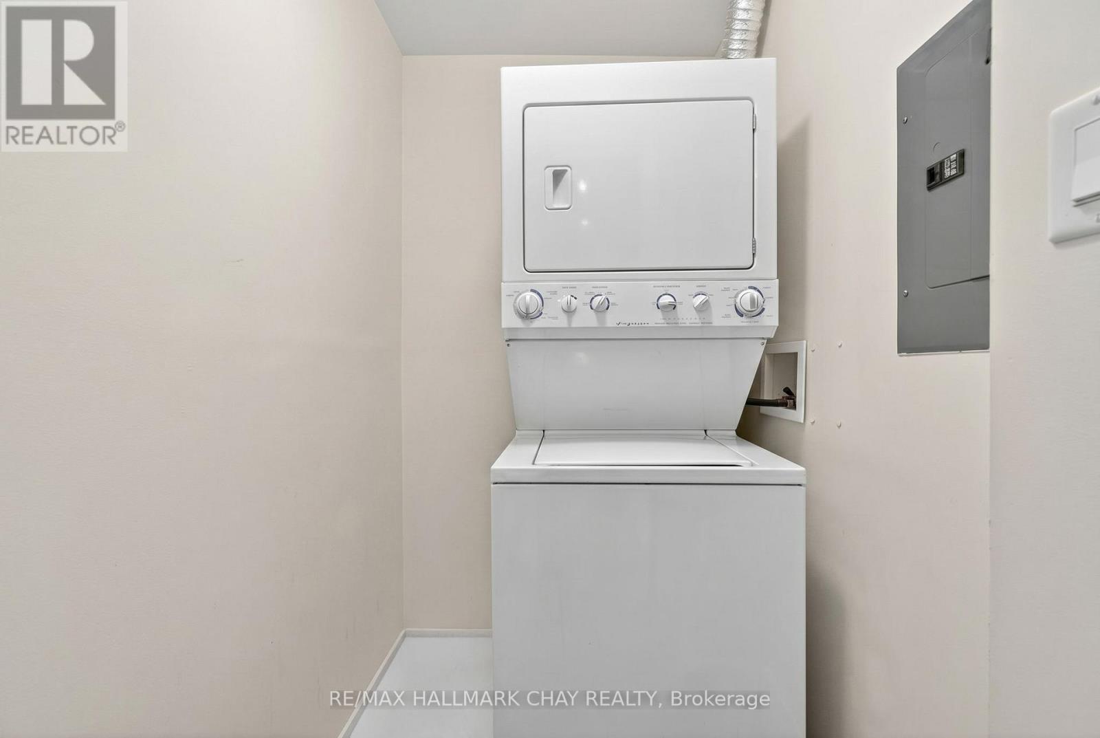 805 - 37 Ellen Street, Barrie (City Centre), Ontario  L4N 6G2 - Photo 3 - S13042744