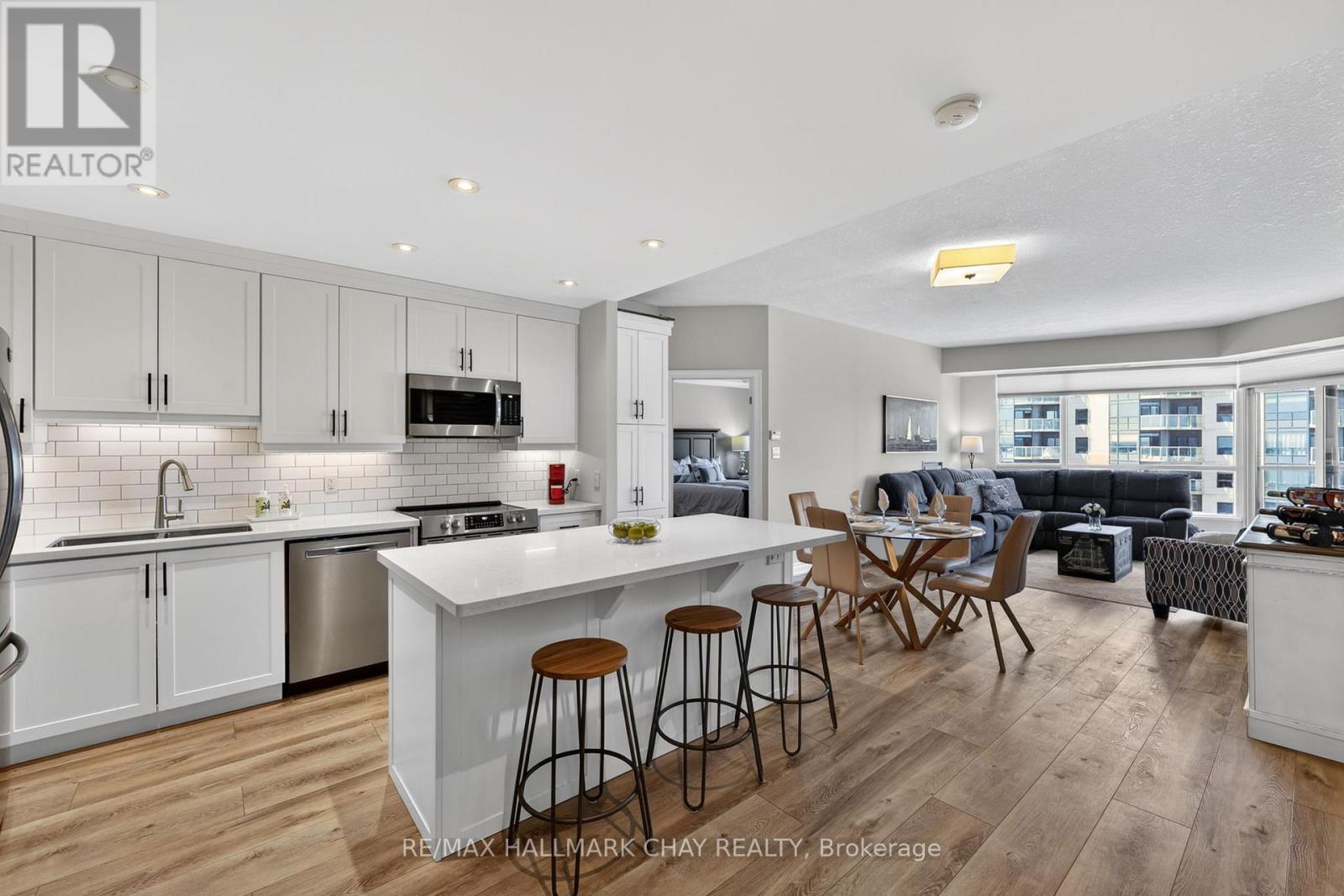 805 - 37 Ellen Street, Barrie (City Centre), Ontario  L4N 6G2 - Photo 5 - S13042744