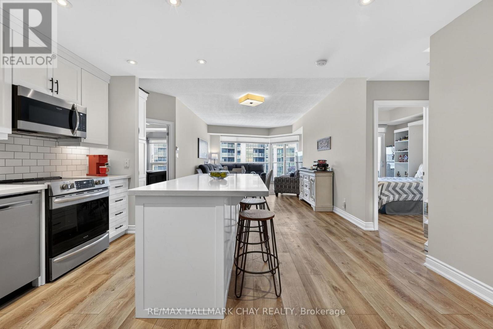 805 - 37 Ellen Street, Barrie (City Centre), Ontario  L4N 6G2 - Photo 6 - S13042744