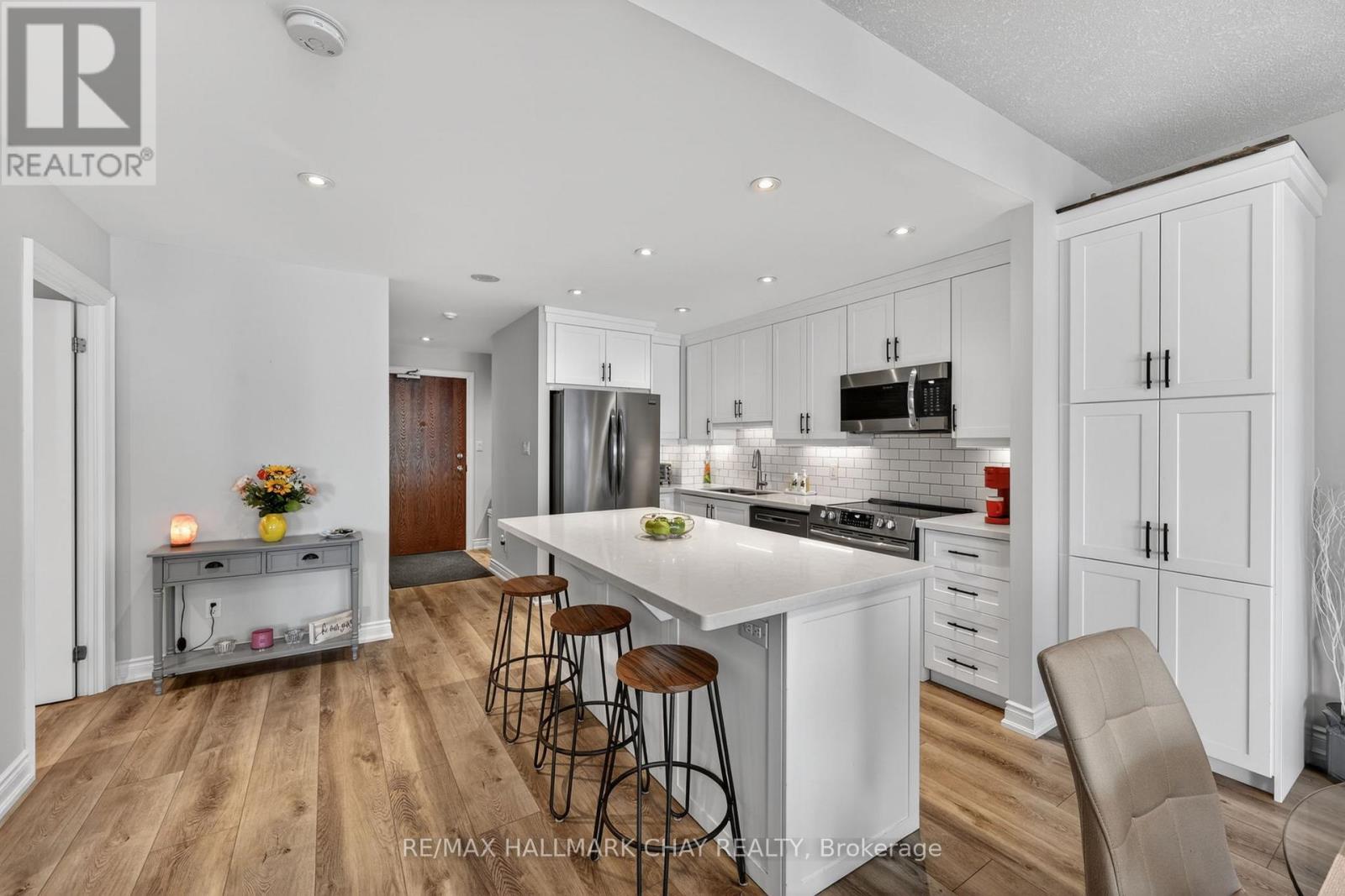 805 - 37 Ellen Street, Barrie (City Centre), Ontario  L4N 6G2 - Photo 8 - S13042744