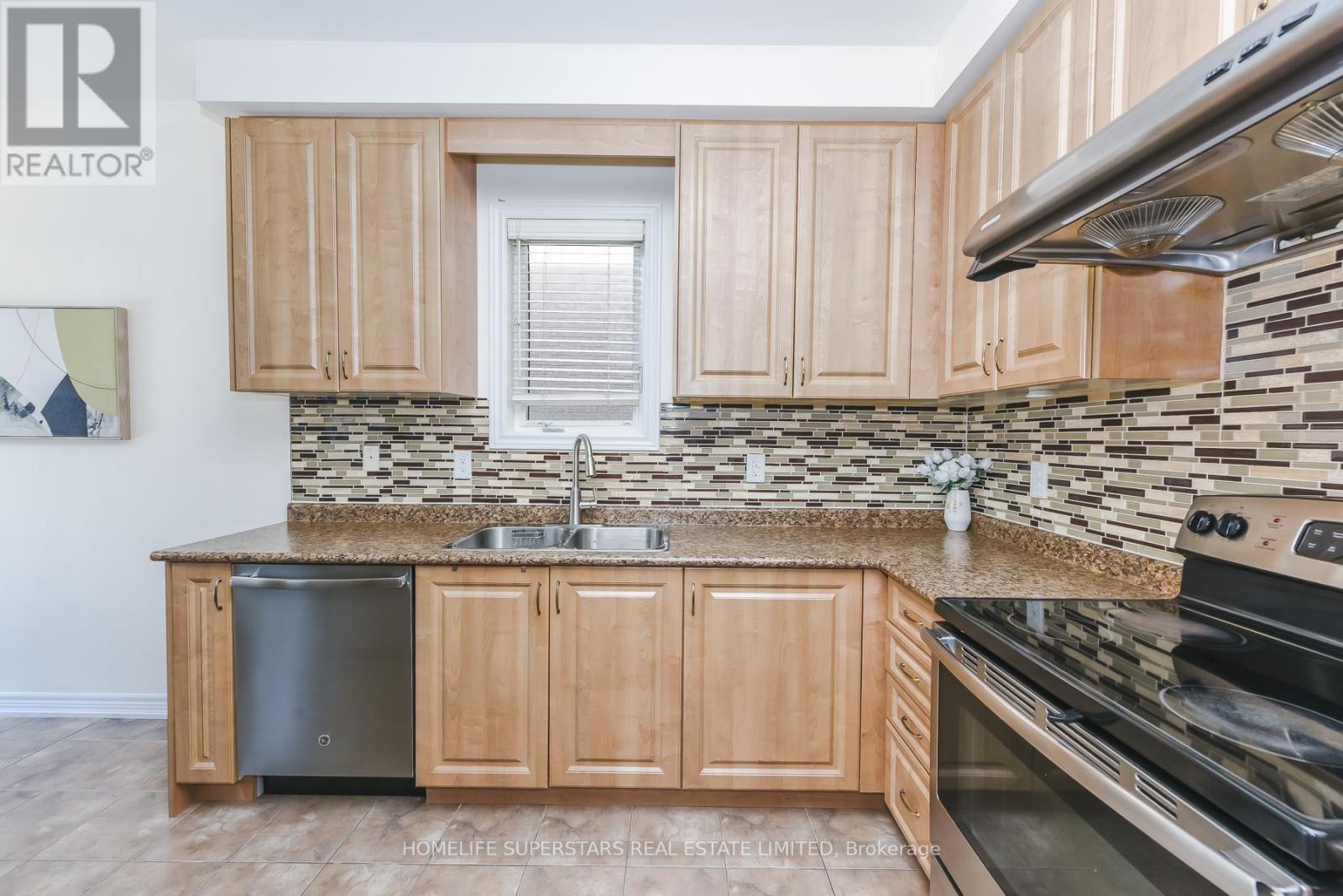 16 Altura Way, Brampton, Ontario  L6P 4A1 - Photo 8 - W13042606