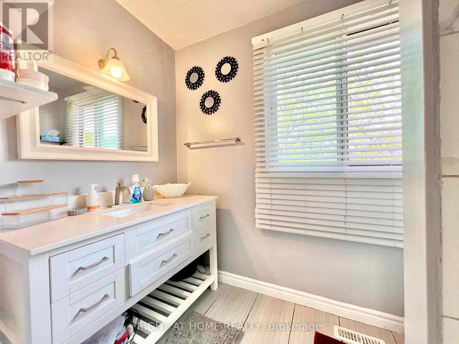 25 Baronwood Court, Brampton, Ontario  L6V 3H6 - Photo 11 - W13042624