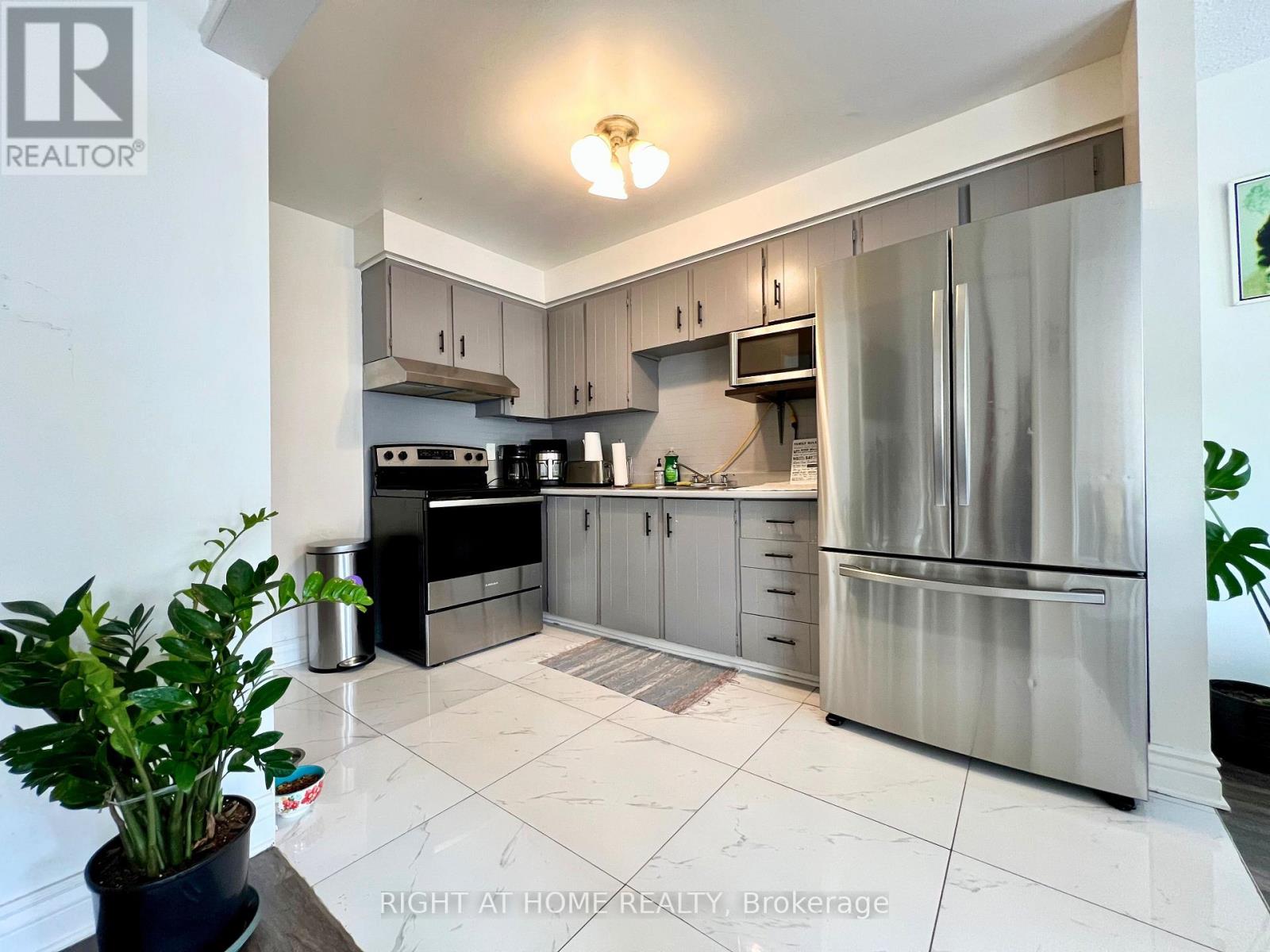 25 Baronwood Court, Brampton, Ontario  L6V 3H6 - Photo 5 - W13042624