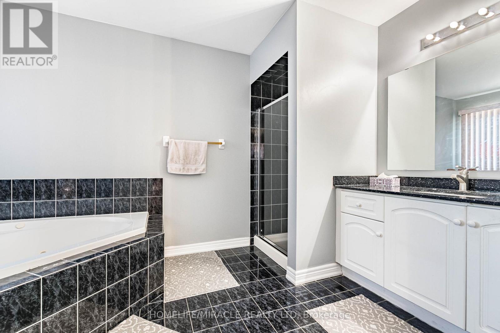 Upper Portion - 62 Long Meadow Road, Brampton, Ontario  L6P 1Z9 - Photo 31 - W13042772