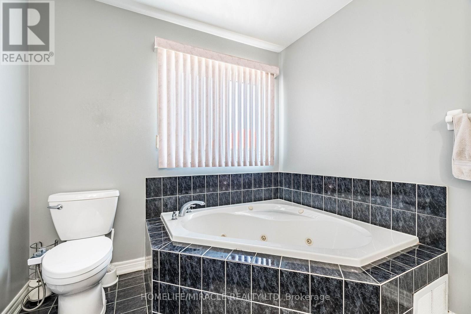 Upper Portion - 62 Long Meadow Road, Brampton, Ontario  L6P 1Z9 - Photo 32 - W13042772