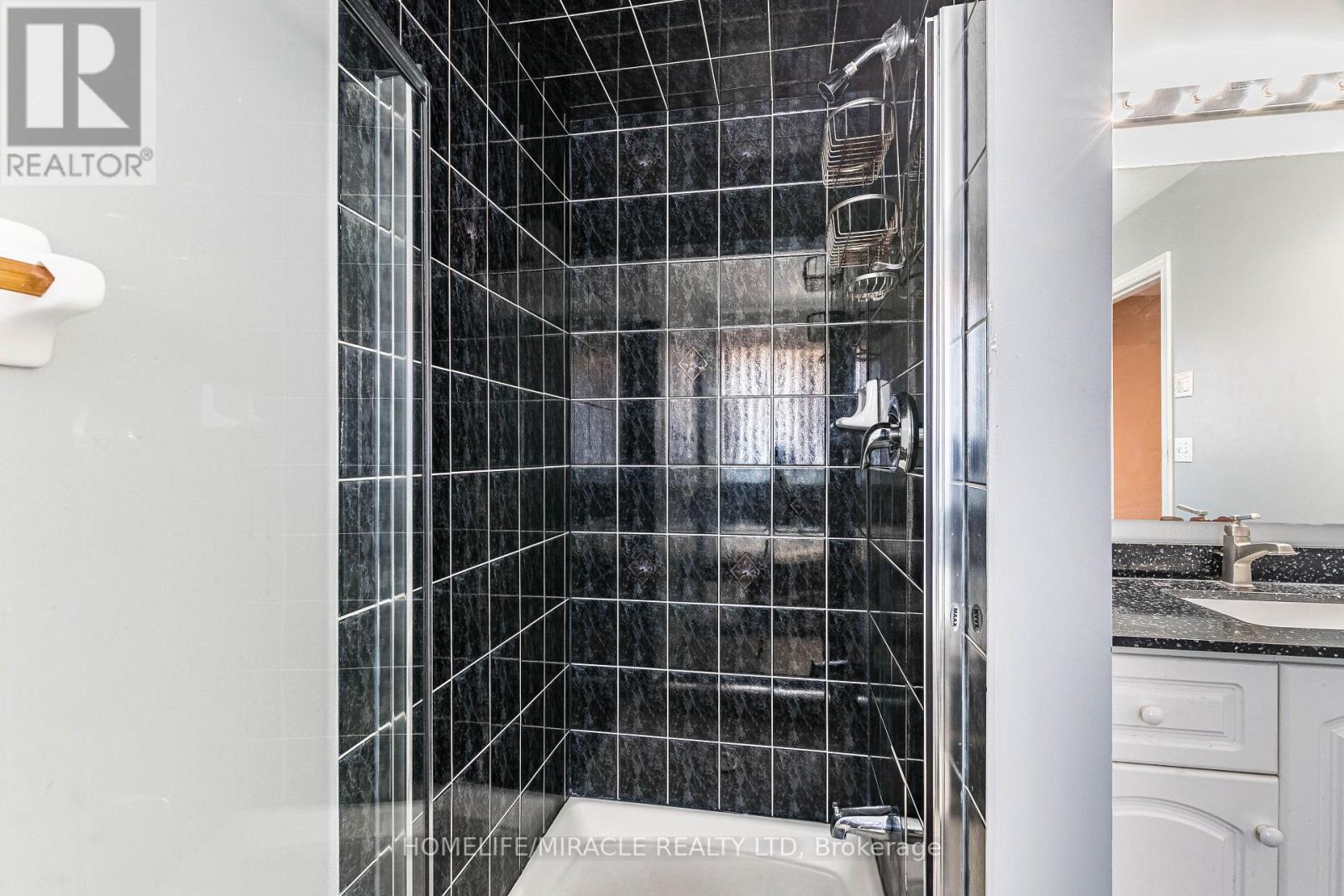 Upper Portion - 62 Long Meadow Road, Brampton, Ontario  L6P 1Z9 - Photo 34 - W13042772