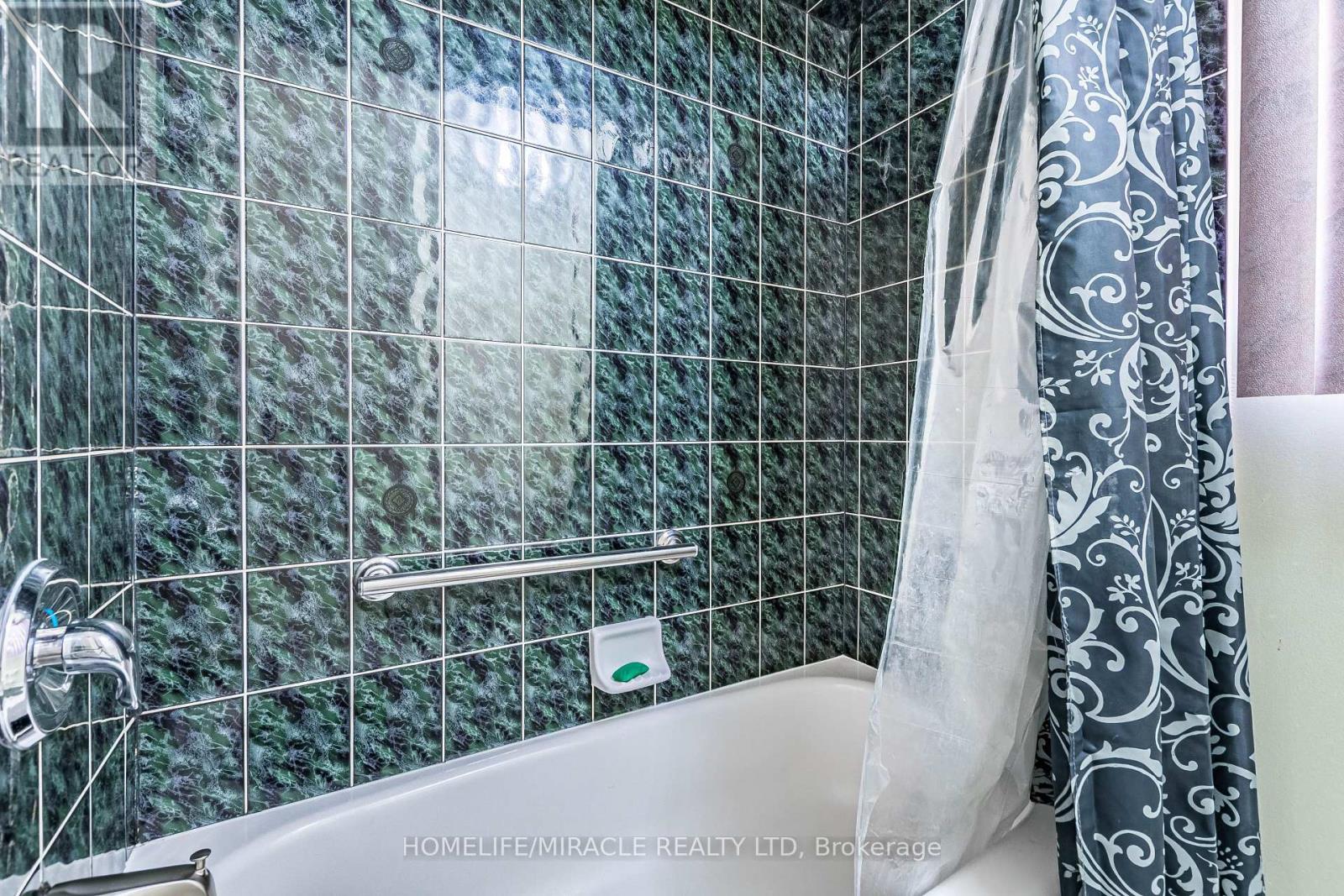 Upper Portion - 62 Long Meadow Road, Brampton, Ontario  L6P 1Z9 - Photo 44 - W13042772