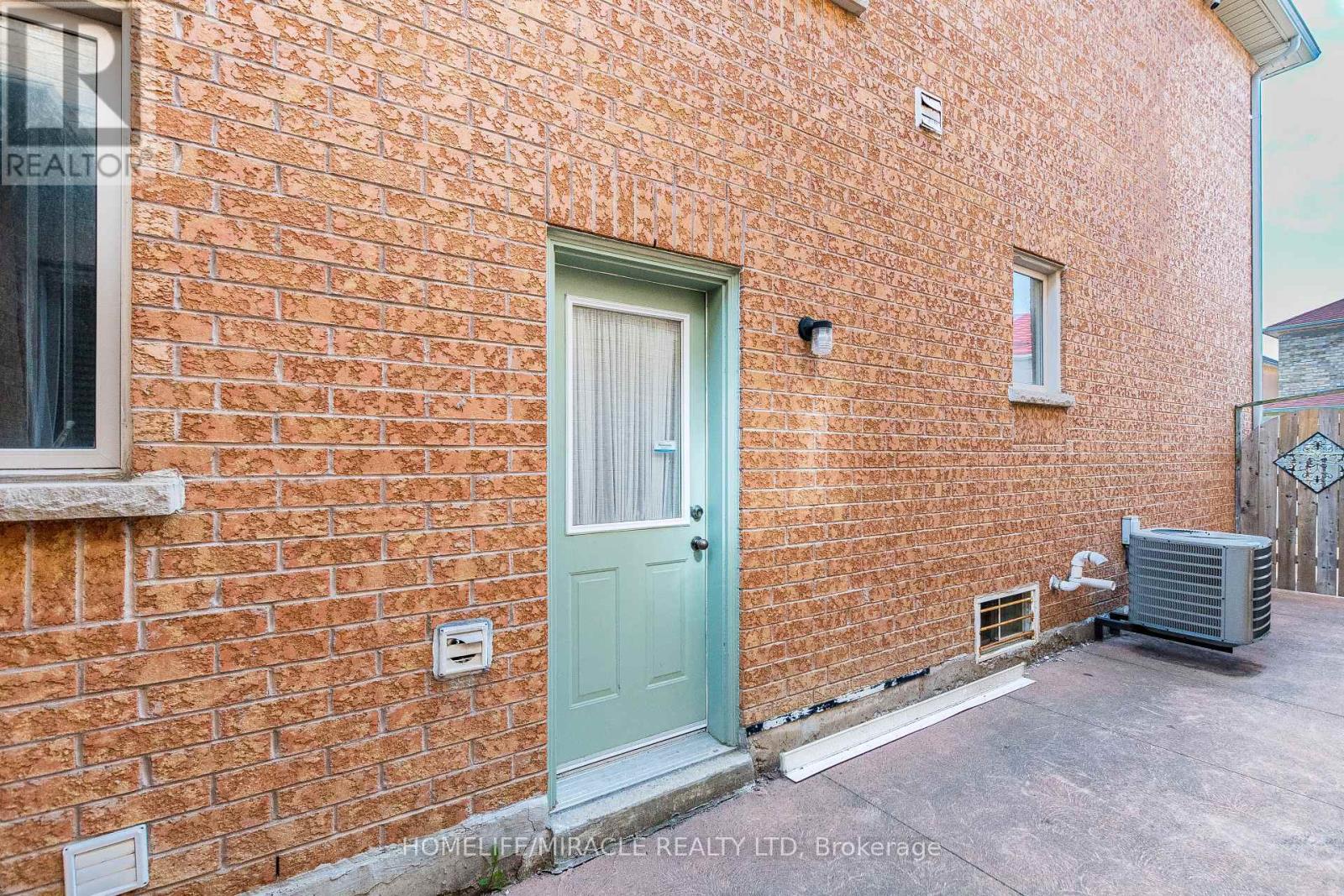 Upper Portion - 62 Long Meadow Road, Brampton, Ontario  L6P 1Z9 - Photo 47 - W13042772