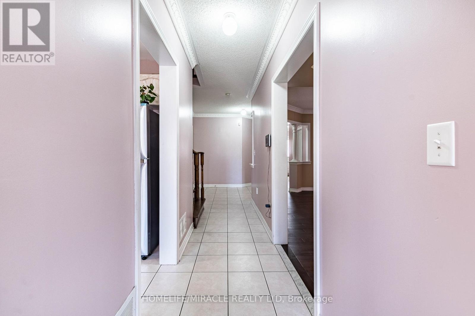 Upper Portion - 62 Long Meadow Road, Brampton, Ontario  L6P 1Z9 - Photo 7 - W13042772