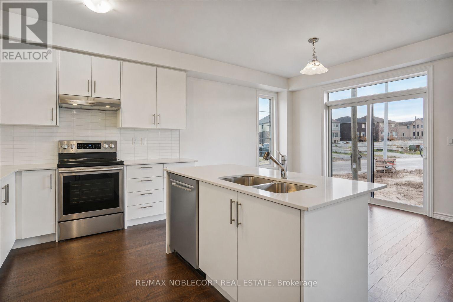 259 Madelaine Drive, Barrie, Ontario  L9J 0P4 - Photo 11 - S13038234