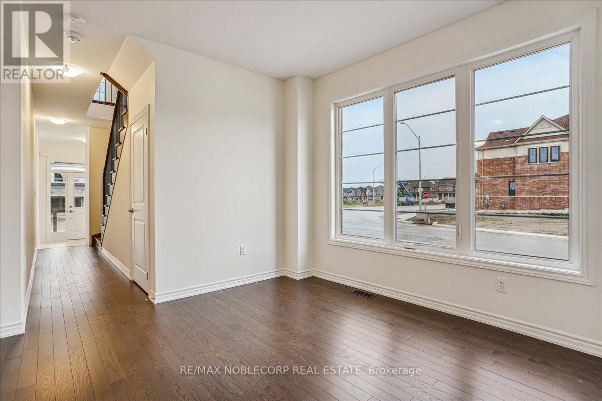 259 Madelaine Drive, Barrie, Ontario  L9J 0P4 - Photo 6 - S13038234