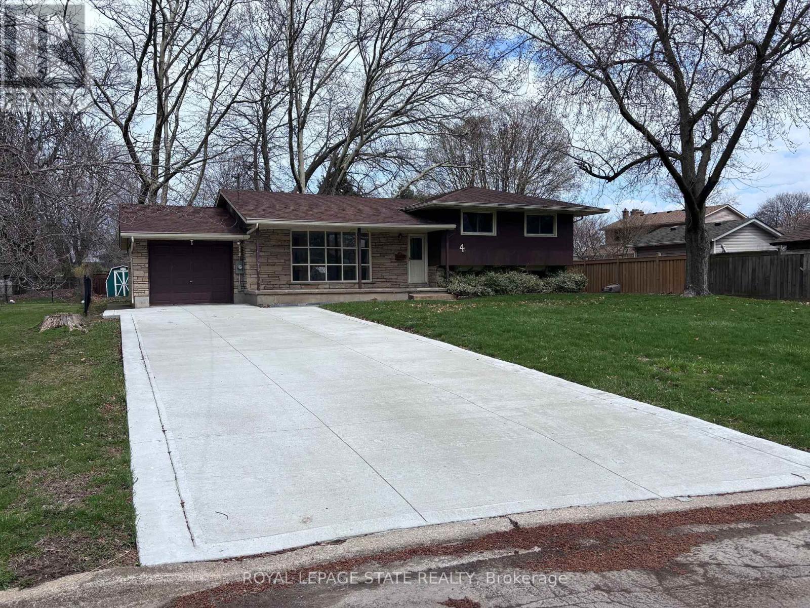 4 Beechwood Court, St. Catharines, Ontario  L2N 3H7 - Photo 2 - X13042694