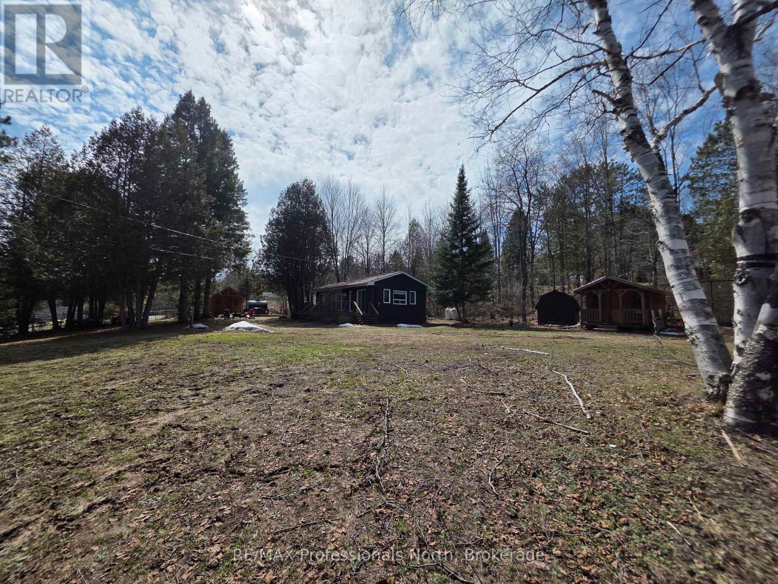 1044 Shanahan Trail, Minden Hills, Ontario  K0M 2K0 - Photo 3 - X12812350