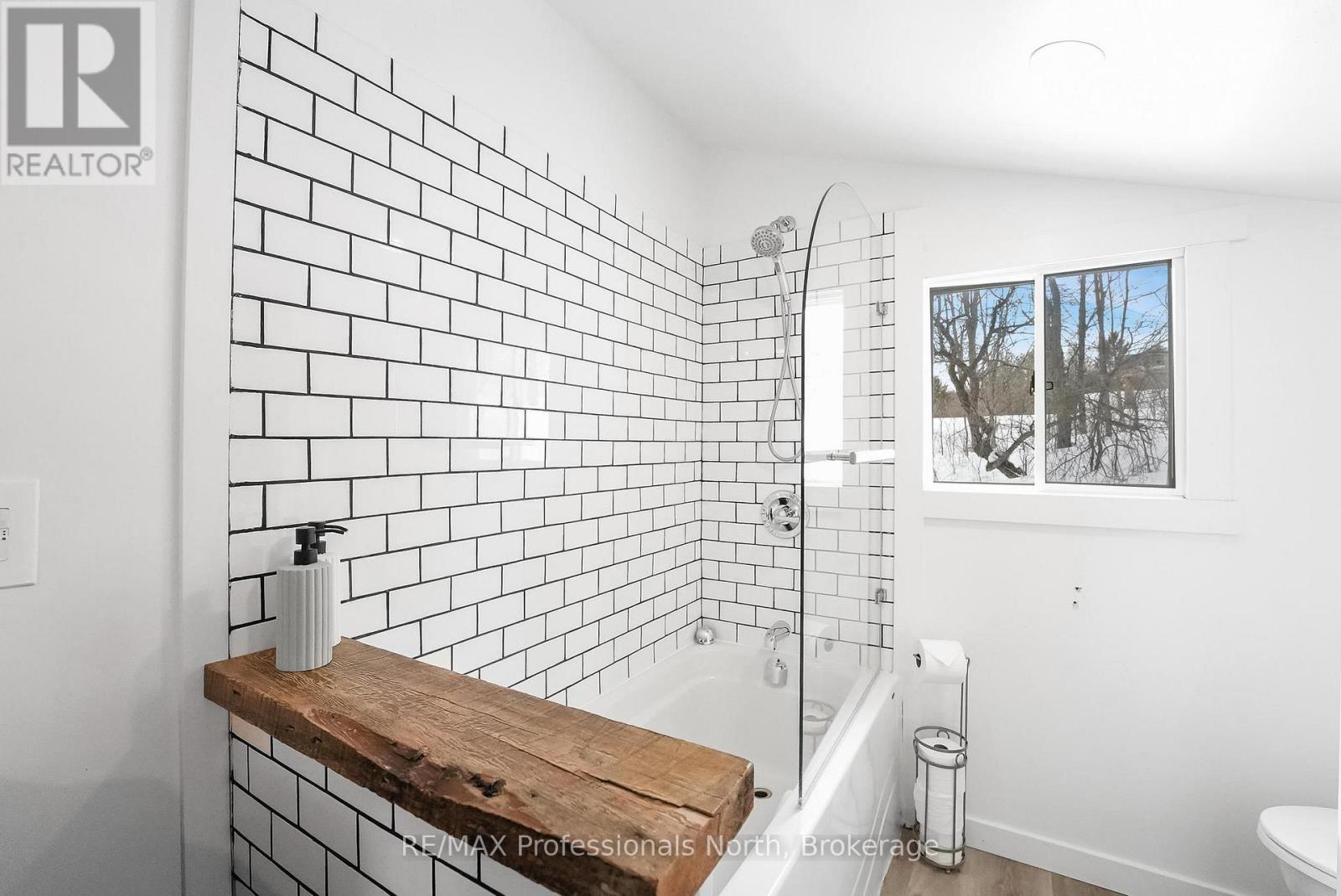 1044 Shanahan Trail, Minden Hills, Ontario  K0M 2K0 - Photo 21 - X12812350